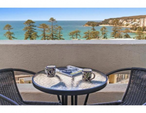 Beachside Paradise - Ocean Views, Central Position Sydney